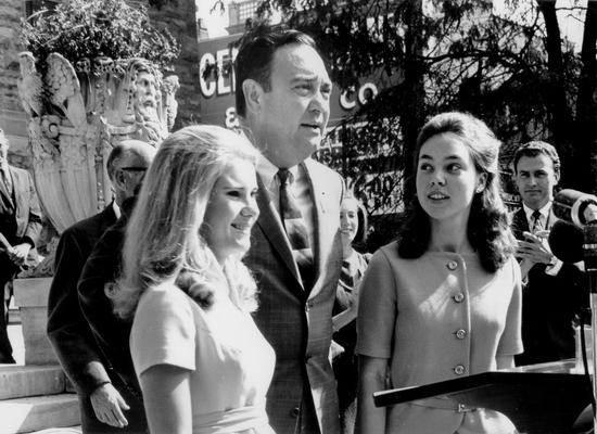 Nunn, Louie B.; Nunn poses with Nixon's daughters