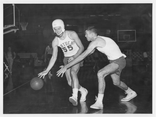 University of Kentucky; Basketball; Basketball player with helmet, dribbling