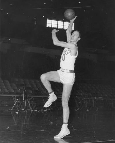 University of Kentucky; Basketball; Individual Players; #40 takes a jump shot