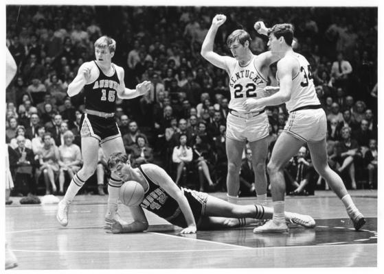 University of Kentucky; Basketball; UK vs. Auburn; Auburn #42 dives for a loose ball