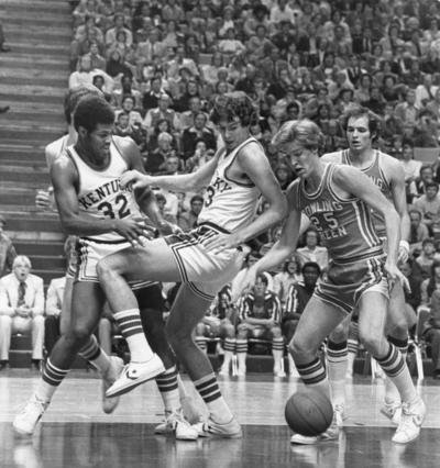 University of Kentucky; Basketball; UK vs. Bowling Green of Ohio; The ball rolls on the floor