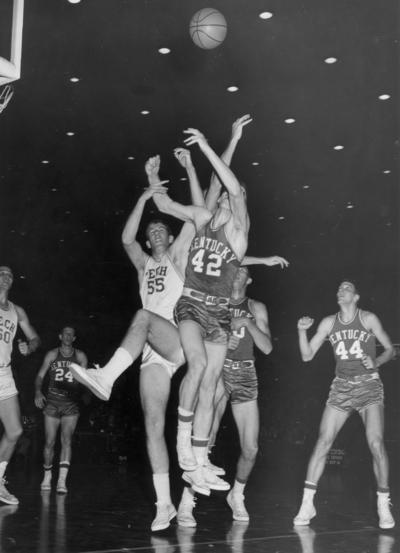 University of Kentucky; Basketball; UK vs. Georgia Tech; Four players tangled up