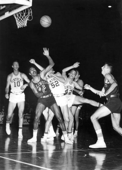 University of Kentucky; Basketball; UK vs. Illinois; Six players get tangled up chasing a rebound