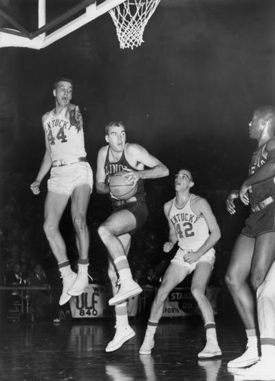 University of Kentucky; Basketball; UK vs. Illinois; An Illinois player debates whether to pass or to shoot