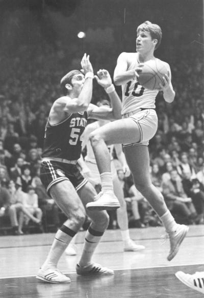 University of Kentucky; Basketball; UK vs. Mississippi State; Kentucky #10 throwing a no-look pass