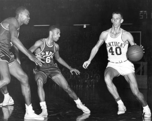 University of Kentucky; Basketball; UK vs. Temple; Kentucky #40 dribbles up court