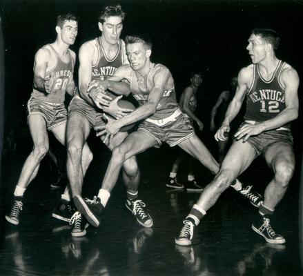 University of Kentucky; Basketball; UK vs. Tennessee (Volunteers); A Tennessee player tries to split the defense