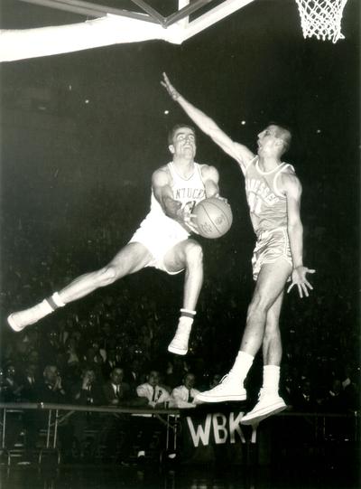 University of Kentucky; Basketball; UK vs. Tennessee (Volunteers); A Kentucky player uses an up and under move that tricks Tennessee #41