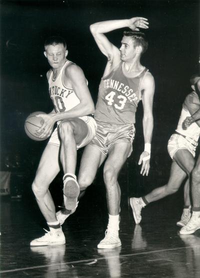 University of Kentucky; Basketball; UK vs. Tennessee (Volunteers); Kentucky tries to step around his defender