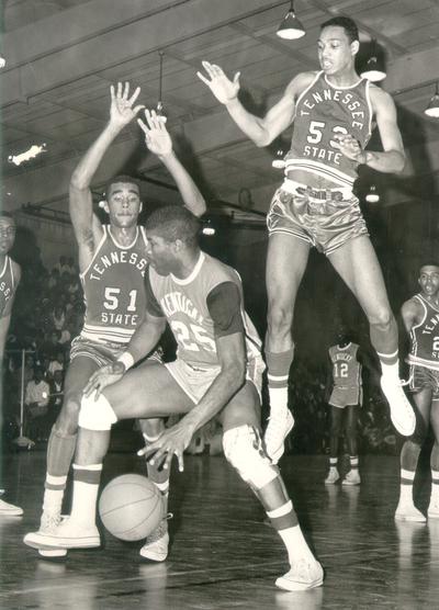 University of Kentucky; Basketball; UK vs. Tennessee (Volunteers); Kentucky #25 looks to drive the baseline