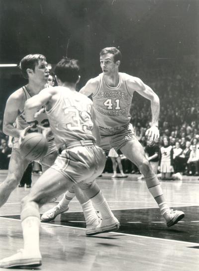 University of Kentucky; Basketball; UK vs. Tennessee (Volunteers); Kentucky #22 is trapped by two opponents