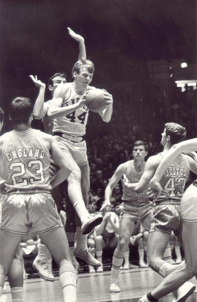 University of Kentucky; Basketball; UK vs. Tennessee (Volunteers); Kentucky #44 pulls down a rebound in the midst of four defenders