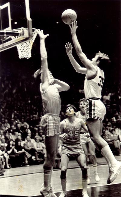 University of Kentucky; Basketball; UK vs. Tennessee (Volunteers); Kentucky #35 attempts a runner