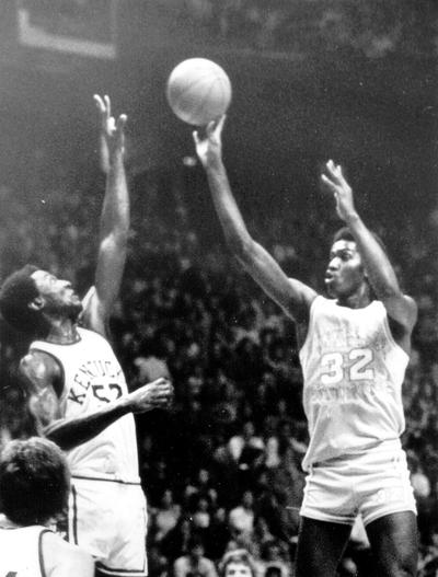 University of Kentucky; Basketball; UK vs. Tennessee (Volunteers); Tennessee #32 lofts a pass over his opponent's head