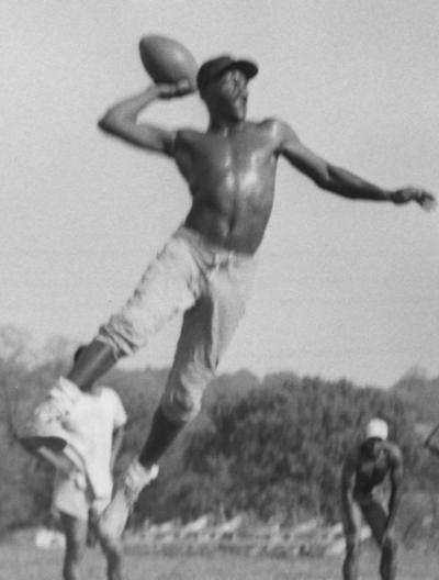 University of Kentucky; Football; Individual Players; A leaping toss