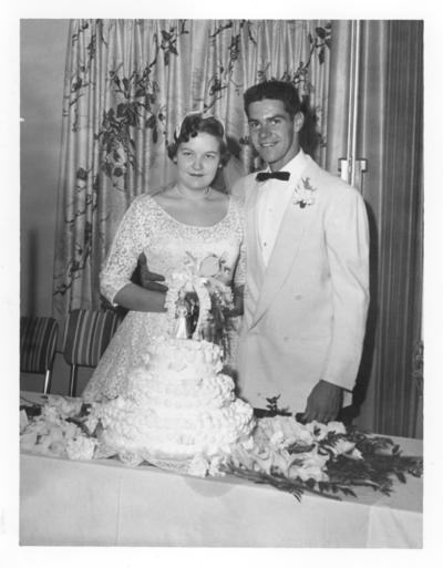 Wedding; Bride and groom with a cake