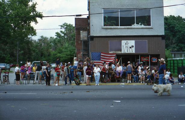 Group of parade watchers in front of Cafe LMNOP at the Lexington Fourth of July parade