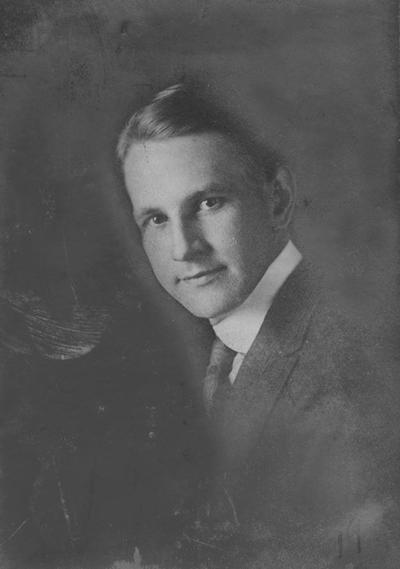 Ramsey, Dexter Whitting Hill, Class of 1914 Law, Lt. of Engineering, died of pneumonia, Sebre Kentucky, December 25, 1919