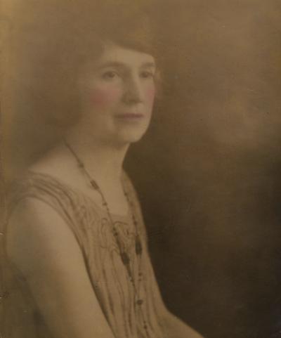 Strowe, Mrs. Vant Orin, this picture was in the 1908 Kentuckian