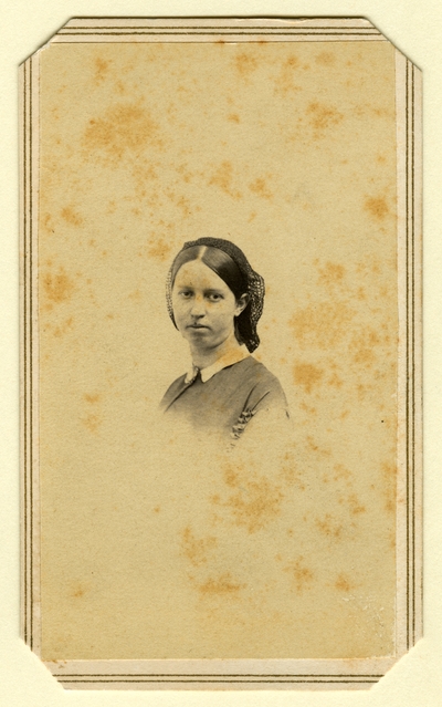 Unidentified woman (Photographer: W. R. Phipps, Lexington, KY)