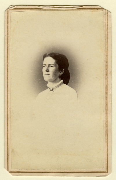 Unidentified woman (Photographer: Peckover's Excelsior Gallery, Paris, KY)