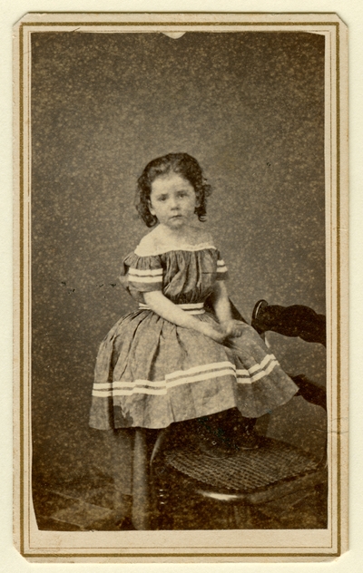 Unidentified girl (Photographer: A. B. Rue, Harrodsburg, KY)