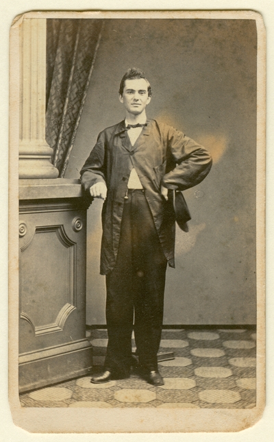 Unidentified man (Photographer: W. R. Phipps, Lexington, KY)