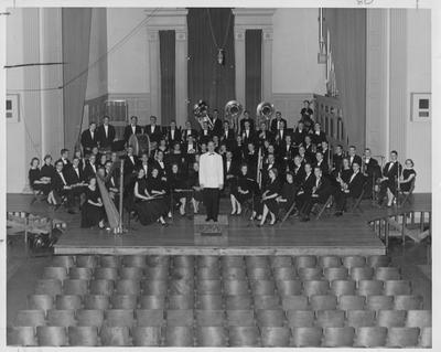 Concert band with Frank Prindl conducting