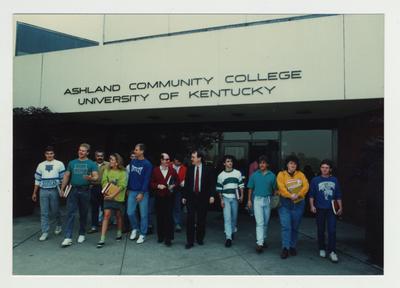 Students stand in front of Ashland Community College