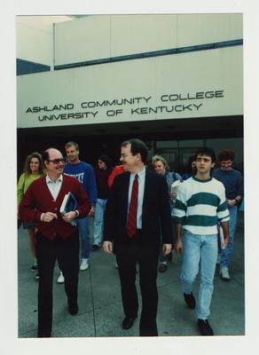 Students stand in front of Ashland Community College