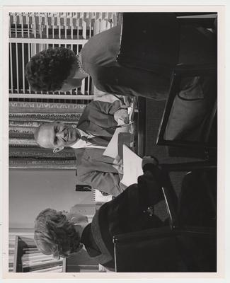 Dr. William R. Willard talking with two unidentified women; Lexington Herald - Leader staff photo