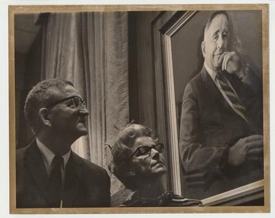 Dr. Albert Kirwan (left) and his wife Elizabeth (right) are viewing President Oswald's portrait