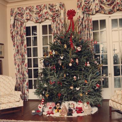 A Christmas tree inside Maxwell Place, while President Roselle was the resident