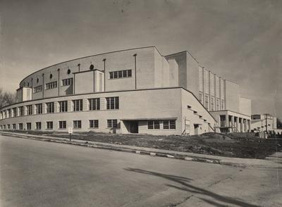 Memorial Coliseum nearing completion. Received March 22, 1950 from Public Relations. Photographer: Ben L. Williams Jr
