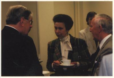 The Princess Royal Anne of Great Britain faces an unidentified man.  To the far right is Peter Timoney, director of the Gluck Equine Research Center