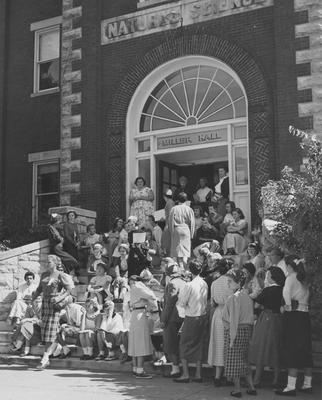 Registration and Freshman Week--students on steps of Miller Hall, coming down on the left is Susan Haselden, top left side is Kay Vaughn, coming down the middle is Margaret Futrell