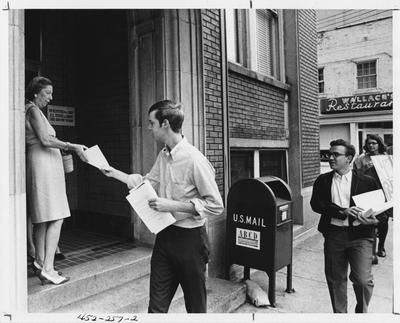 CARSA students handing out flyers around Lexington. This photo appears second on page 257 in the 1969 Kentuckian
