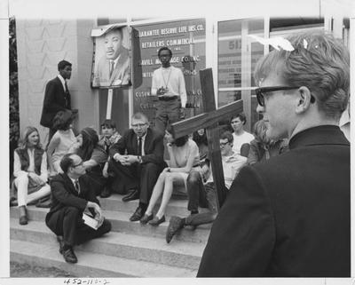 Lexington Peace Council: fifteen men and women pose for a picture. This image appears second on page 110 in the 1969 Kentuckian