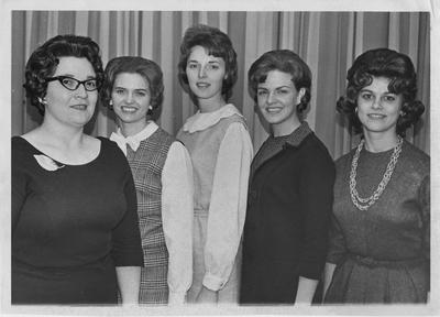 Jerry Sue Sanders Johnson (second from left) with four unidentified women. Photographer: Lexington Herald-Leader