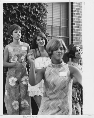 Fall sorority rush; This image is in the 1969 Kentuckian on page 319, image 1