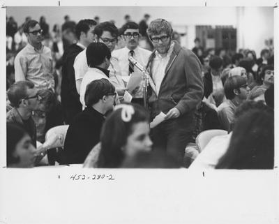 Students before a protest; This image is in the 1969 Kentuckian on page 280, image 2