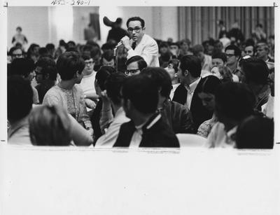 Students talk during a protest; This image is in the 1969 Kentuckian on page 290, image 1