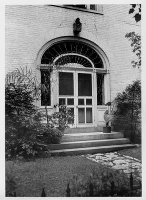 John Hunt Morgan House, front entrance; designed or constructed in 1811 by Benjamin H. Latrobe