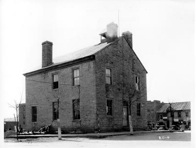 Old Court House; designed or constructed in 1802 by Thomas 