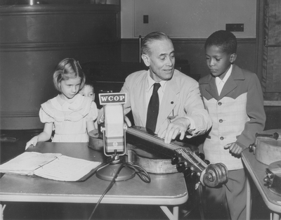 Radio broadcast by John Jacob Niles; WCOP; Boston, Massachusetts