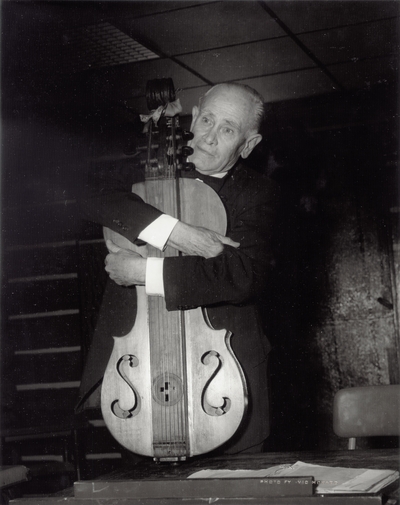 Performance by John Jacob Niles at Cumberland College; Williamsburg, KY; Vic Howard