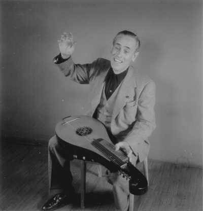 John Jacob Niles posed with dulcimer