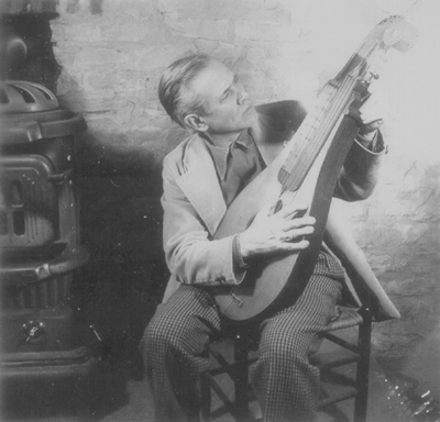 John Jacob Niles posed with dulcimer