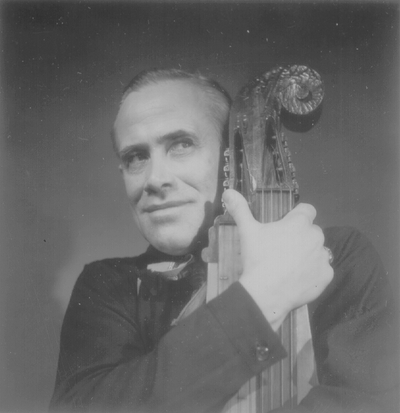 John Jacob Niles posed with dulcimer