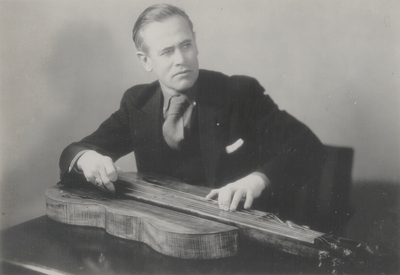 John Jacob Niles posed with dulcimer which he constructed; Harris and Ewing